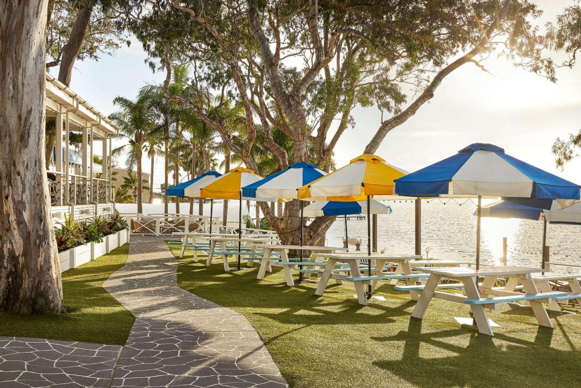 The Beachcomber Hotel & Resort, Ascend Hotel Collection Toukley Zewnętrze zdjęcie The Deck