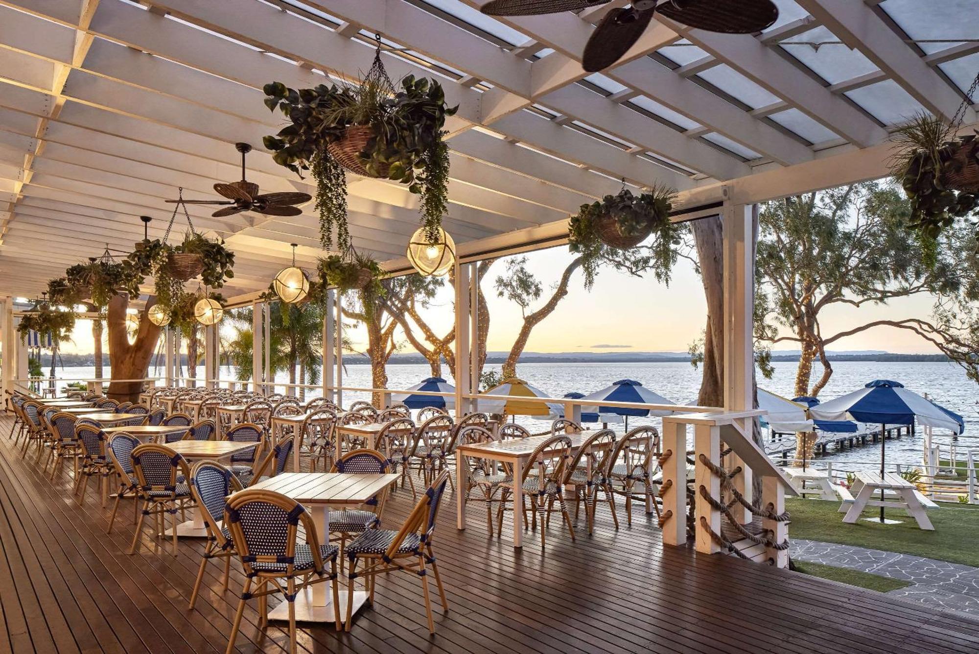 The Beachcomber Hotel & Resort, Ascend Hotel Collection Toukley Zewnętrze zdjęcie The Deck at the Oyster Bar
