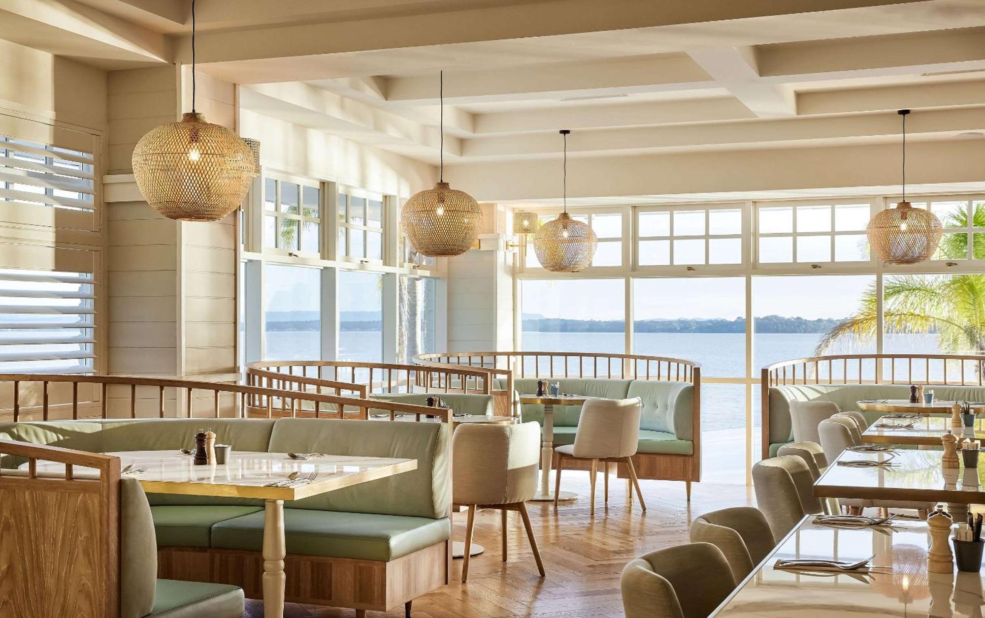 The Beachcomber Hotel & Resort, Ascend Hotel Collection Toukley Zewnętrze zdjęcie The restaurant at the hotel