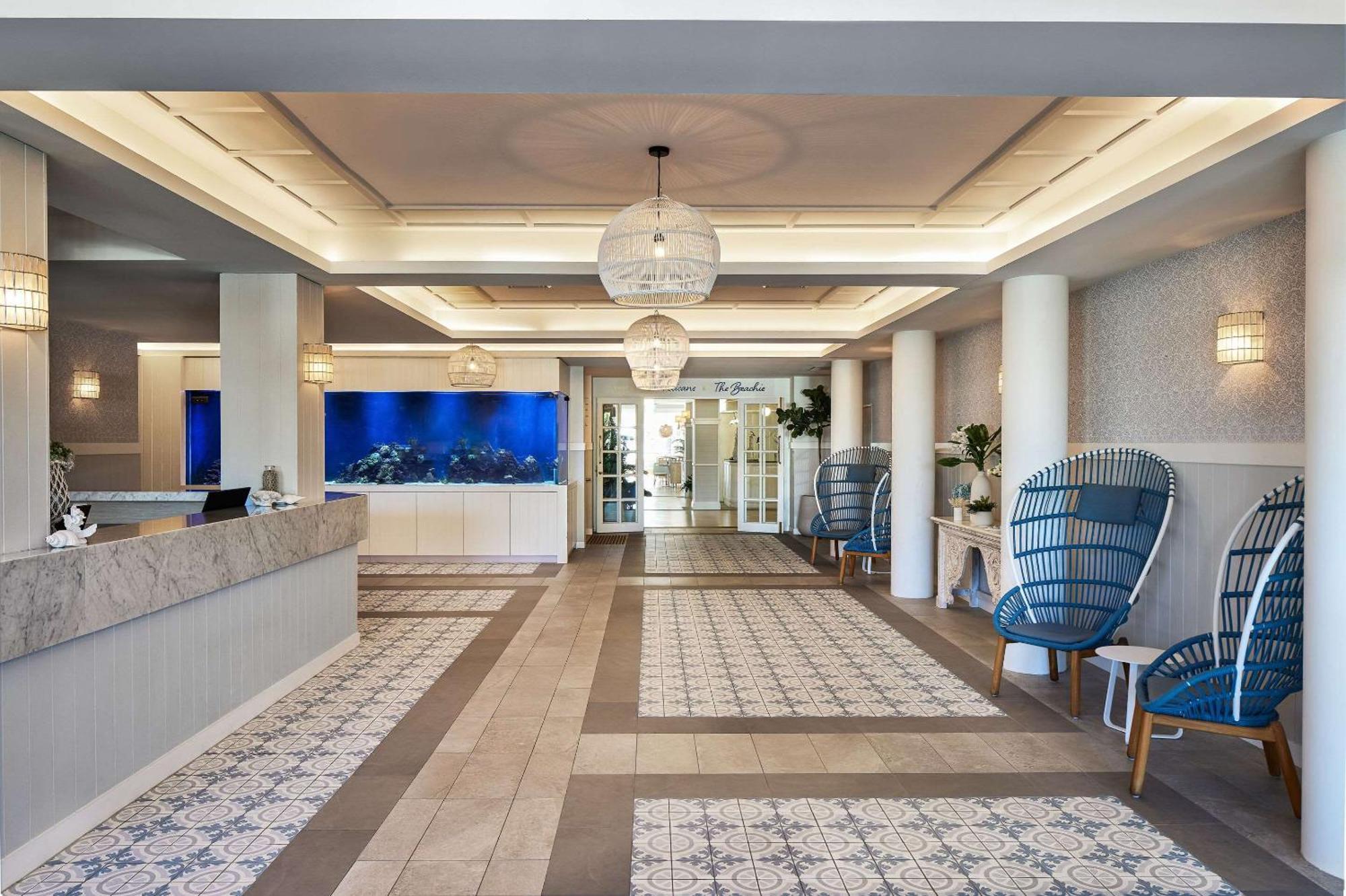 The Beachcomber Hotel & Resort, Ascend Hotel Collection Toukley Zewnętrze zdjęcie The lobby of the Atlantis Paradise Island
