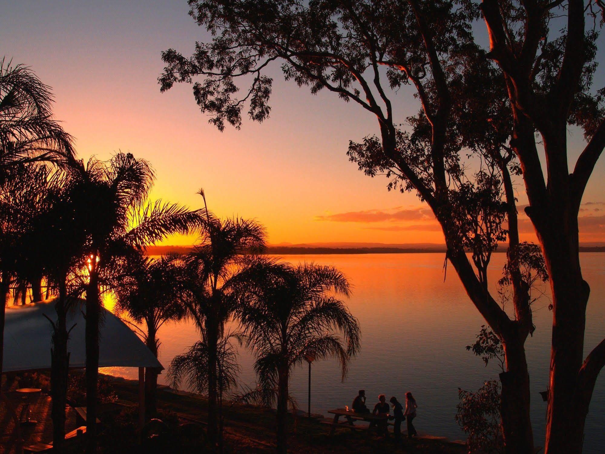 The Beachcomber Hotel & Resort, Ascend Hotel Collection Toukley Zewnętrze zdjęcie Sunset at Lake Murray