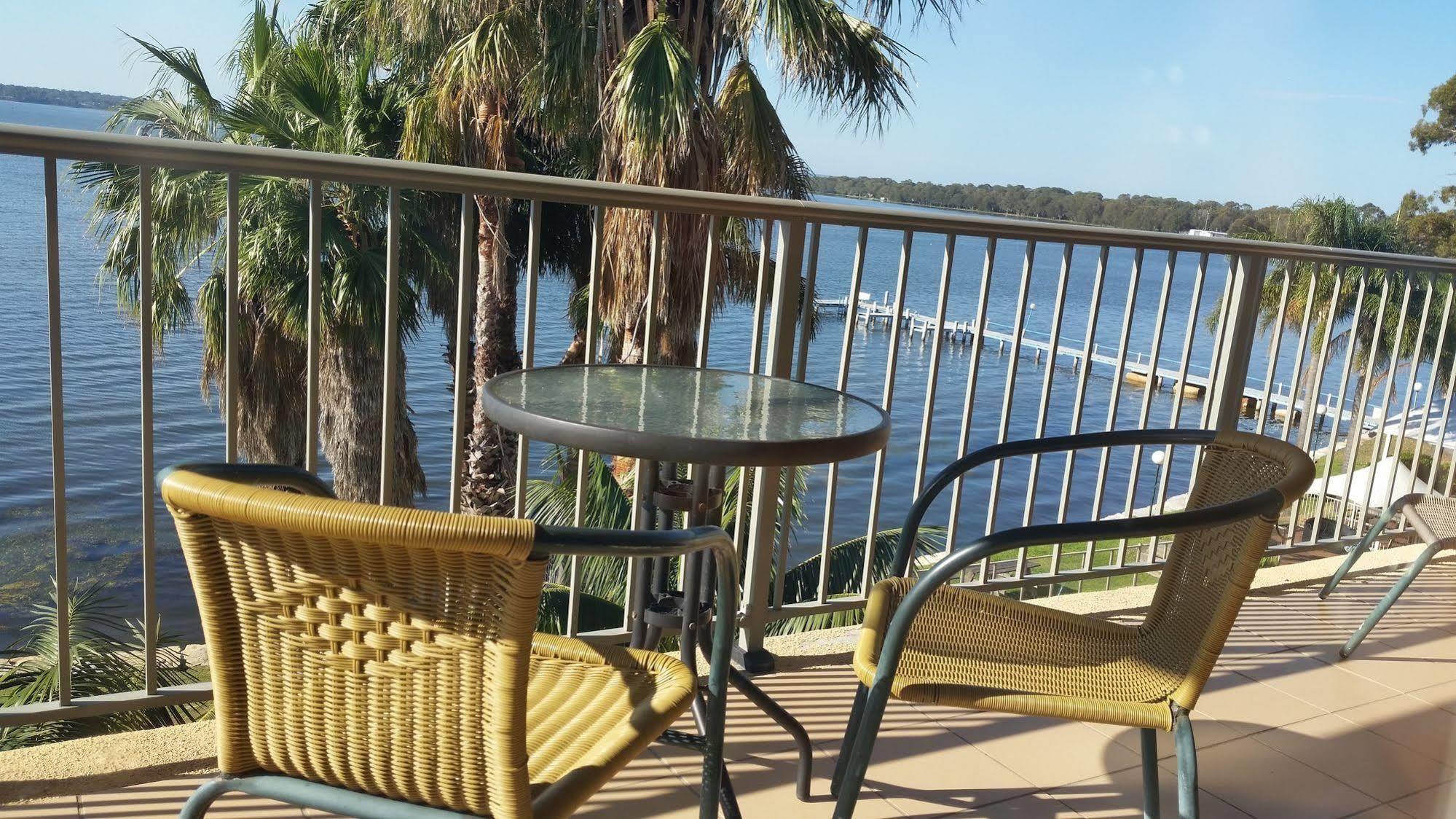 The Beachcomber Hotel & Resort, Ascend Hotel Collection Toukley Zewnętrze zdjęcie View of the Gulf of Mexico from the balcony of a hotel room at the Lake Marion Resort